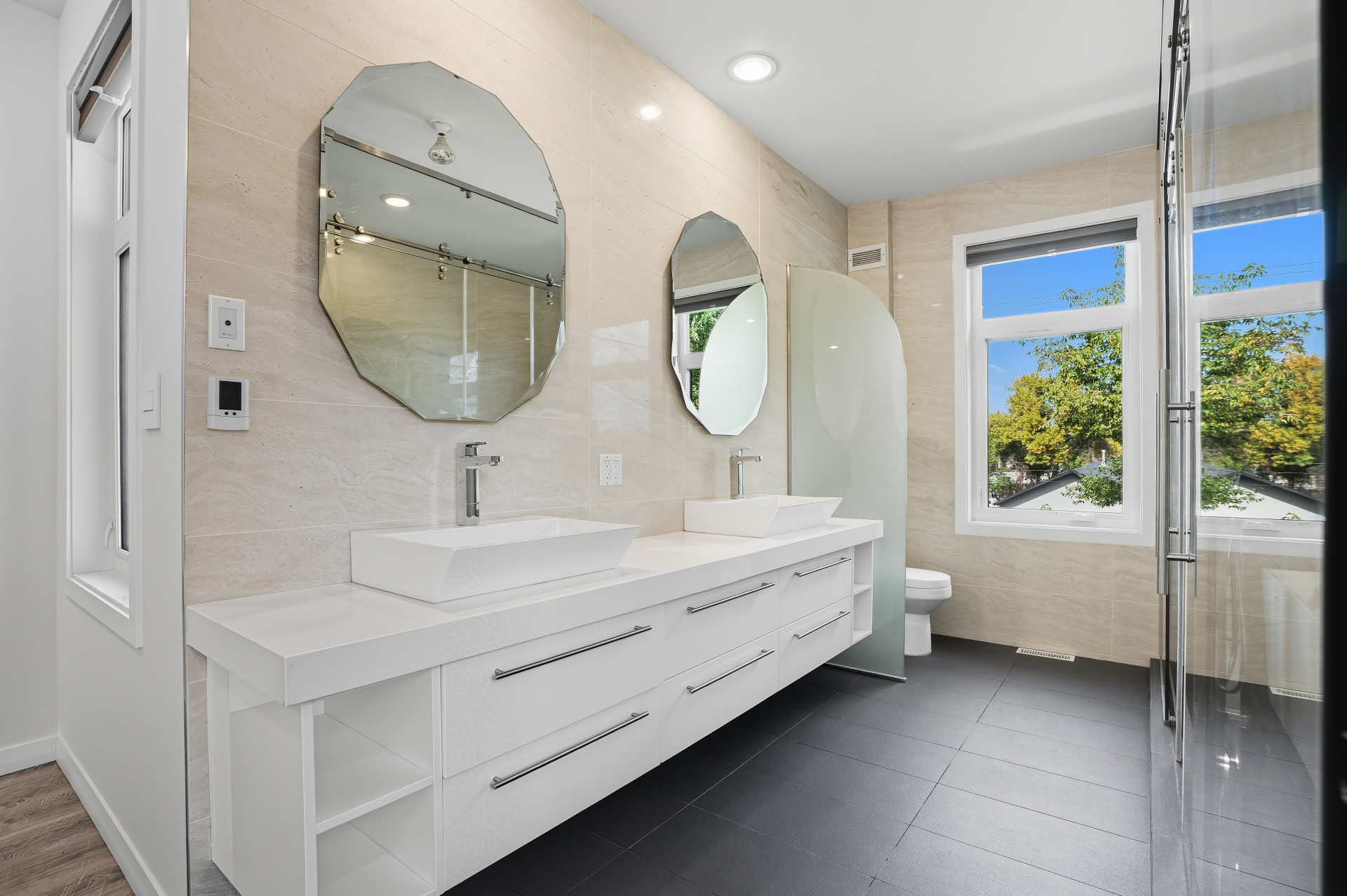 近8街2015年半独立别墅出售·1105 7th St. E——林与唐地产 - 9